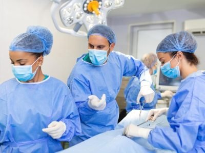 group-medical-team-urgently-doing-surgical-operation-helping-patient-theater-hospital-medical-team-performing-surgical-operation-bright-modern-operating-room_657921-1147